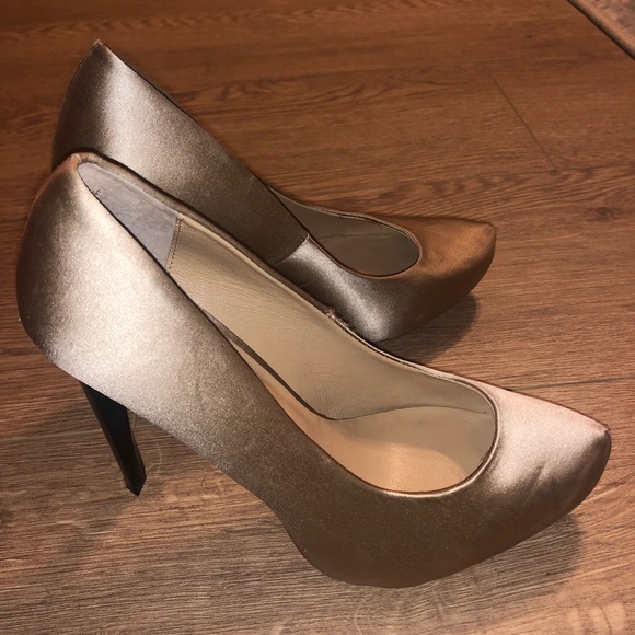 Authentic BCBG Champagne Satin 3 in Heels. Size 6 - Picture 1 of 7